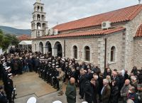 Άστρος: Τελευταίο «αντίο» στον 53χρονο λιμενικό που έχασε τη ζωή του– Η Βουλή θα «υιοθετήσει» το παιδί του