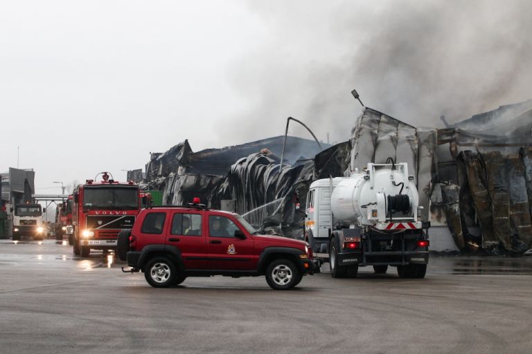 Διαρροή αερίου και έκρηξη στους φούρνους δείχνουν τα πρώτα ευρήματα για την τραγωδία στο εργοστάσιο Βιολάντα