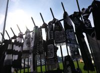 Συγκλονιστικές στιγμές στην Τούμπα για τους επτά αδικοχαμένους οπαδούς του ΠΑΟΚ