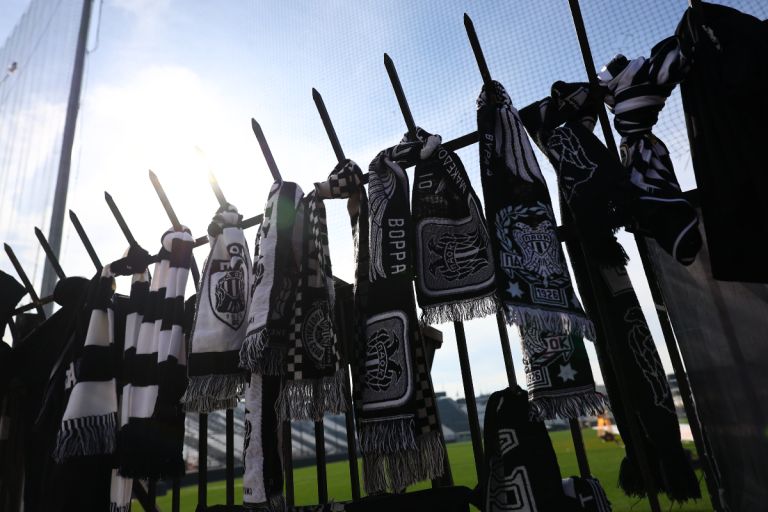 Συγκλονιστικές στιγμές στην Τούμπα για τους επτά αδικοχαμένους οπαδούς του ΠΑΟΚ