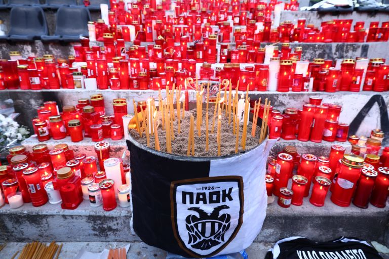 Σήμερα στη Θεσσαλονίκη οι 7 σοροί – Οπαδοί του ΠΑΟΚ στο «Μακεδονία» για το τελευταίο αντίο