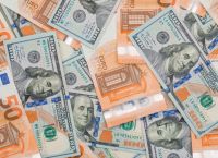 Γιατί η Κλιμάκωση στη Γροιλανδία Αποδυναμώνει το Δολάριο και Ενισχύει το Ευρώ