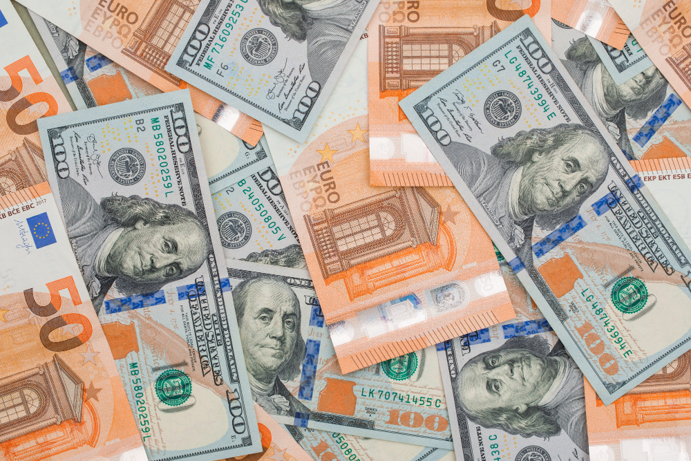 Γιατί η Κλιμάκωση στη Γροιλανδία Αποδυναμώνει το Δολάριο και Ενισχύει το Ευρώ