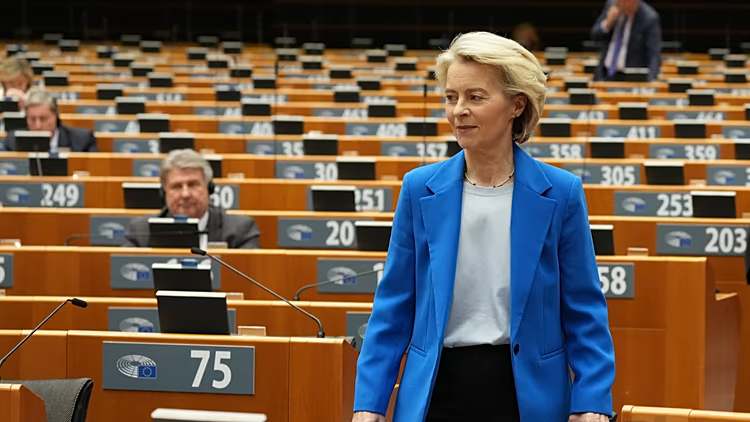 Η Ούρσουλα φον ντερ Λάιεν «αυξάνει αυτόματα» τον μισθό της; Η αλήθεια πίσω από τους ισχυρισμούς στα media