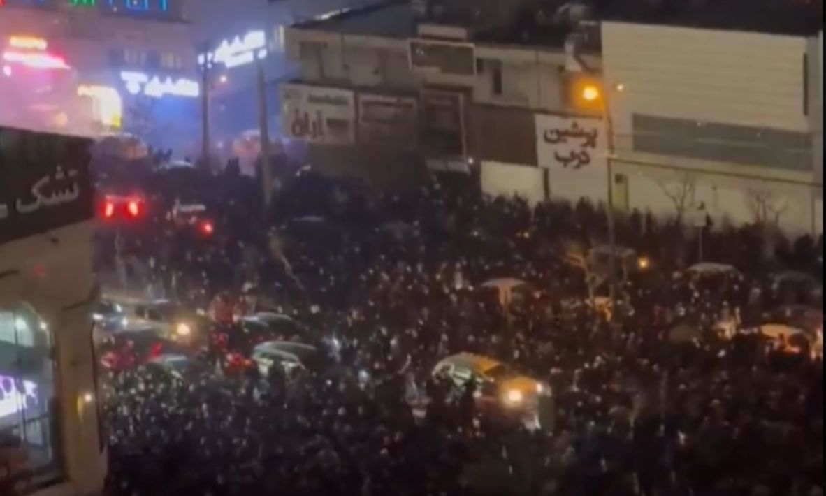 Τραμπ: «Είμαστε έτοιμοι να βοηθήσουμε τους διαδηλωτές στο Ιράν» – Σενάριο αεροπορικής επιχείρησης