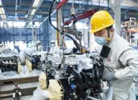 Τα εργοστάσια της Κίνας επιστρέφουν στην ανάπτυξη μετά από οκτάμηνη ύφεση