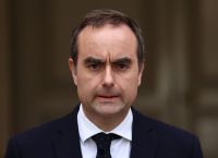 Γαλλία: Ο Λε Κορνί ενεργοποιεί το άρθρο 49.3 του Συντάγματος για να περάσει τον προϋπολογισμό 2026