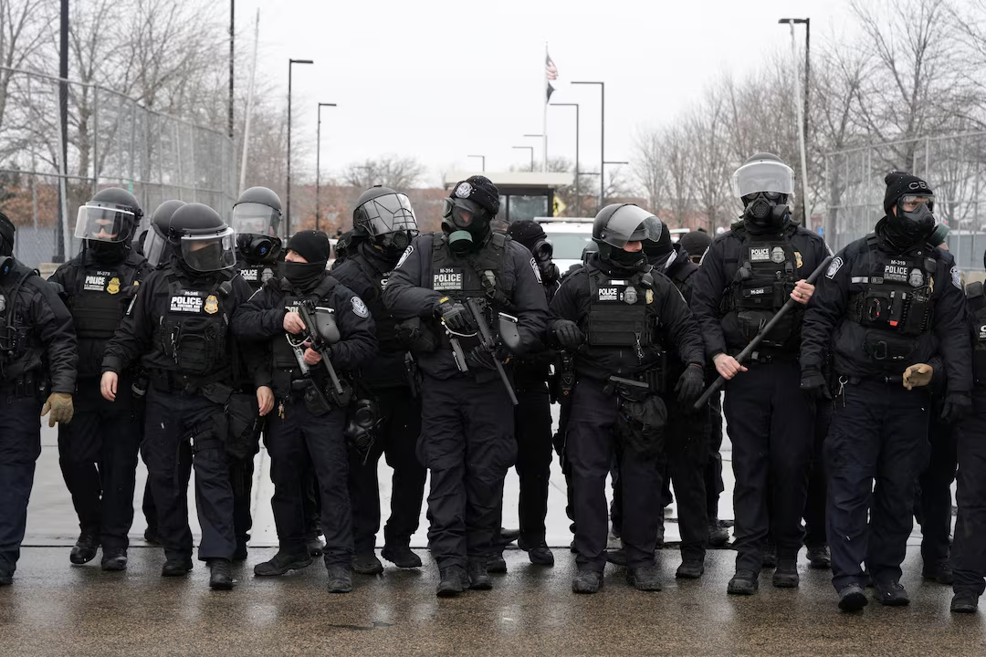 ΗΠΑ: Σοκ από απειλές ένοπλων πρακτόρων ICE κατά συνεργείου της ιταλικής Rai στη Μινεάπολη