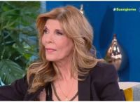 Κατερίνα Στανίση: Όταν ήμουν μικρή είχα δει την Παναγία, το έχω γράψει στο βιβλίο μου