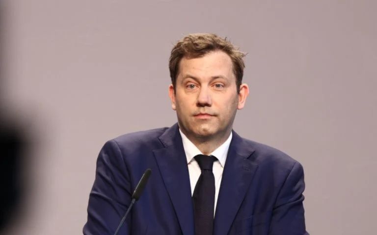 Η Γερμανία Σπρώχνει ‘Ευρώπη Δύο Ταχυτήτων’: Η Ομάδα E6 Αναλαμβάνει Οικονομία & Άμυνα