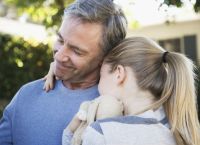 Διεθνείς δημοσκοπήσεις: Γιατί όλο και περισσότεροι γονείς προτιμούν τα κορίτσια από τα αγόρια