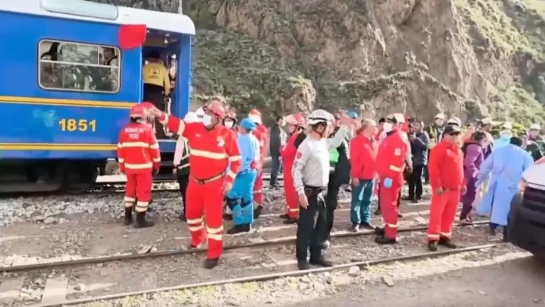Φονική σύγκρουση τρένων στο Μάτσου Πίτσου του Περού – Τουλάχιστον ένας νεκρός, δεκάδες τραυματίες