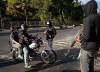 Βενεζουέλα: Συμμορίες, Μπράβοι και Αντάρτες «Κυβερνούν» τη Χώρα