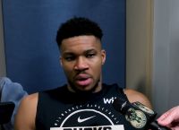 Αντετοκούνμπο: «Πρέπει να είμαστε ώριμοι, να μην είμαστε άνετοι με κάθε προβάδισμα που παίρνουμε» [vid]