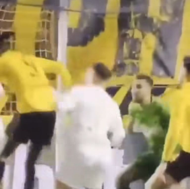 Άρης – ΑΕΚ: Δύο «αόρατες» φάσεις για VAR και διαιτητή – Η ΑΕΚ αποκαλύπτει τα «ξεχασμένα» χτυπήματα! [vid]