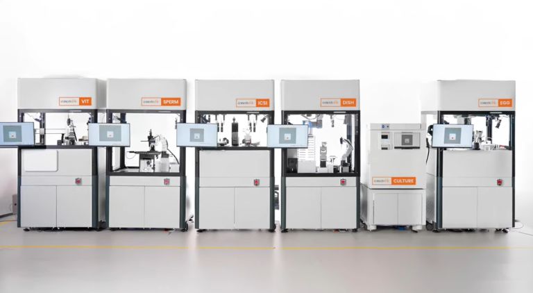 Το πρώτο εργαστήριο που δημιουργεί έμβρυα με ρομπότ και τεχνητή νοημοσύνη