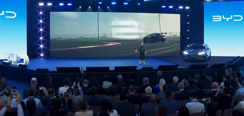 Συμφωνία ΕΕ – Κίνας για τα ηλεκτρικά οχήματα: Τέλος στους δασμούς