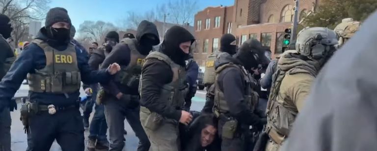 Μινεάπολη: Δακρυγόνα και σπρέι πιπεριού από πράκτορες ICE