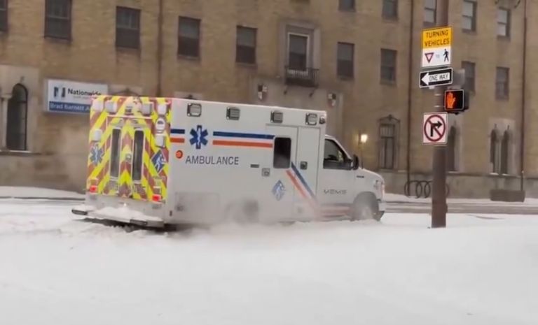 Σαρώνει τις ΗΠΑ η κακοκαιρία: Πυκνές χιονοπτώσεις, πολικό ψύχος και πάνω από 10.000 ακυρώσεις πτήσεων