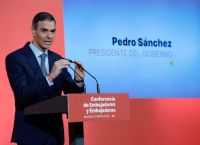 Ισπανία: Ο Σάντσεθ νομιμοποιεί μισό εκατομμύριο μετανάστες μετά από πολιτικές πιέσεις