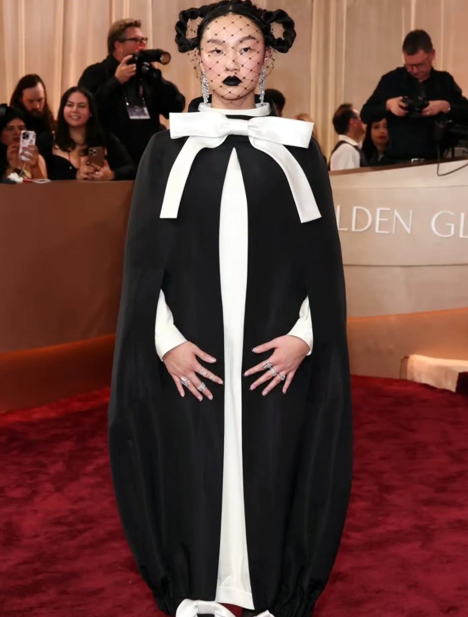 Audrey Nuna: Το μαύρο κραγιόν που έκλεψε την παράσταση στις Χρυσές Σφαίρες