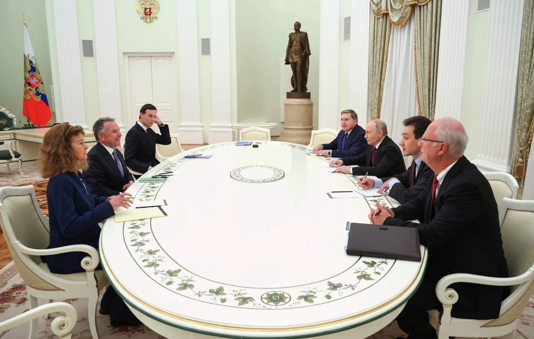 Στη Μόσχα έφτασαν οι Γουίτκοφ και Κούσνερ–Άρχισαν οι συνομιλίες για τον τερματισμό του πολέμου στην Ουκρανία