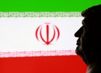 Ο Τραμπ στα άκρα: Μελετά χτυπήματα στο Ιράν για να αναζωπυρώσει τις διαδηλώσεις