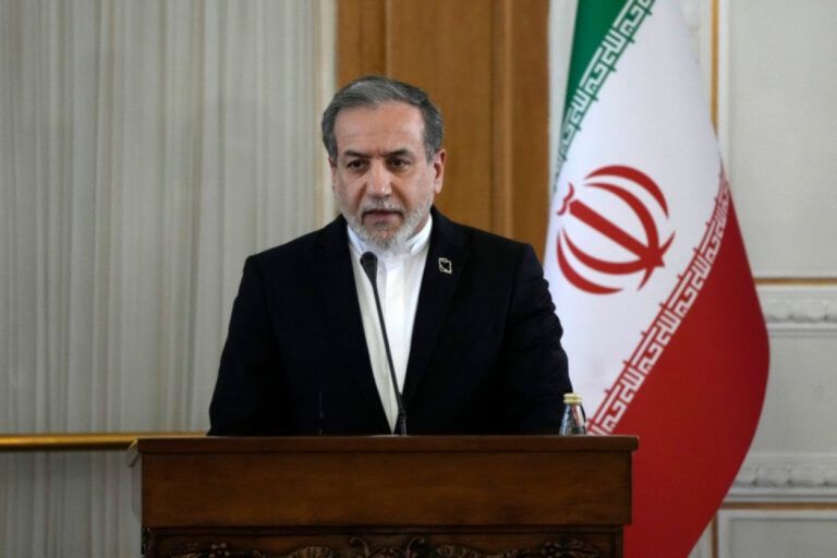 Η προειδοποίηση του Τραμπ για τις διαδηλώσεις στο Ιράν είναι «απερίσκεπτη», λέει ο Ιρανός υπουργός Εξωτερικών