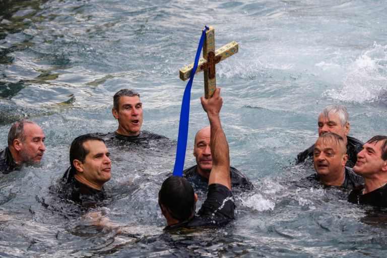 Θεοφάνεια 2026: Λαμπροί εορτασμοί και Αγιασμός των Υδάτων σε όλη την Ελλάδα