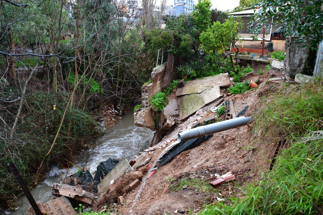Εκκενώθηκαν τρία σπίτια στον Άγιο Δημήτριο λόγω κακοκαιρίας