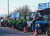 Αγρότες vs. Κράτος: Η Ελλάδα στα Μπλόκα και στα Διόδια – Αστυνομικές Δυνάμεις στις Αφίδνες