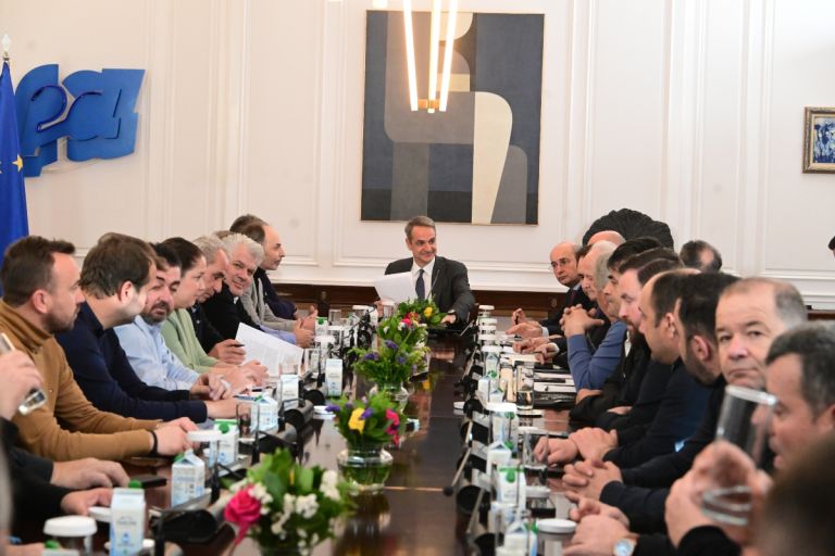 Τα μπλόκα κλιμακώνουν τον αγώνα, ενώ η Μαξιμοποίηση της μειοψηφίας αποκαλύπτει επικοινωνιακό εμπαιγμό