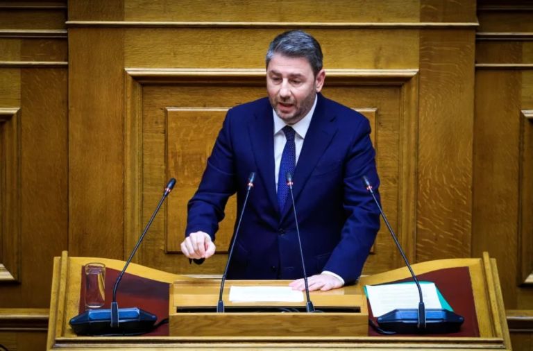 Ανδρουλάκης στη Βουλή: «Ή δίνετε λύσεις ή είστε υπεύθυνοι για την καταστροφή»