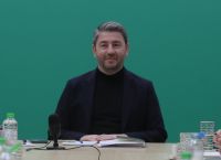 Ο Ανδρουλάκης στέλνει μήνυμα πειθαρχίας: «διεύρυνση, όχι ρευστοποίηση» και πόλεμος σε… illuminati