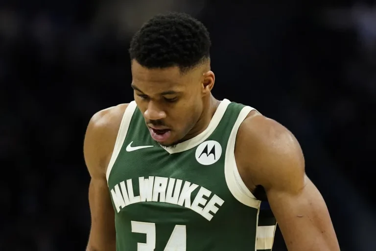 Σπερς – Μπακς 119-101: Συντριβή στο Σαν Αντόνιο – Το Μιλγουόκι απομακρύνεται από την 10η θέση