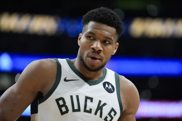 Μπακς – Θάντερ 102-122: Εφιάλτης συνεχίζεται για Γιάννη και Μιλγουόκι