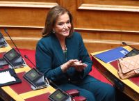 Μπακογιάννη κατά Σαμαρά: «Το γινάτι βγάζει μάτι» – Υπερασπίζεται Μητσοτάκη για Κύπρο