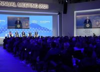 Νταβός: Ο Τραμπ επιστρέφει και ταράζει τα νερά – Γροιλανδία, ΝΑΤΟ και το νέο “σχέδιο εξουσίας”