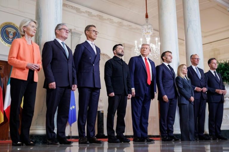 Politico: Η Ευρώπη περνάει τα 5 στάδια του πένθους για την απώλεια της σχέσης με τις ΗΠΑ