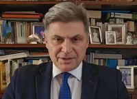 Ο Φαραντούρης δεν παραδίδει την έδρα μετά τη διαγραφή του: Λογοδοτώ στους χιλιάδες συμπολίτες μας