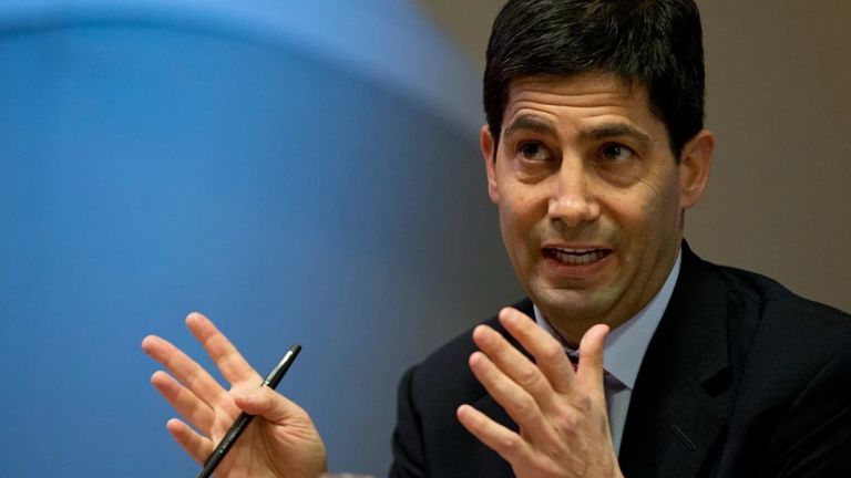 O Κέβιν Γουόρς είναι o εκλεκτός του Τραμπ για την προεδρία της Fed