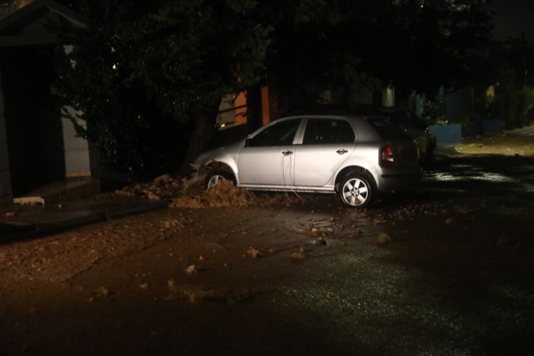 Άνω Γλυφάδα: Πώς η 56χρονη εγκλωβίστηκε και χάθηκε από τα νερά της κακοκαιρίας [vid]