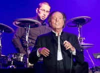 Χούλιο Ιγκλέσιας: Δύο πρώην εργαζόμενες τον κατηγορούν για σεξουαλική κακοποίηση και κατάχρηση εξουσίας