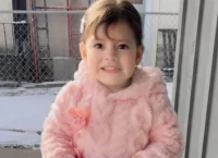 ΗΠΑ: Σύλληψη 2χρονου κοριτσιού και πατέρα από ICE – «Πρέπει να τερματιστεί αυτή η σκληρότητα»