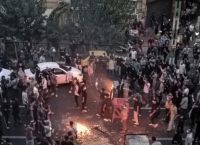 «Φλέγεται» το Ιράν: Αυξάνονται οι νεκροί – Το καθεστώς απειλεί τους διαδηλωτές με θανατική ποινή