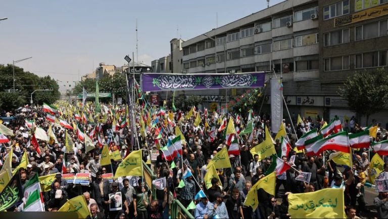 Το Ιράν σε αναβρασμό: Εξέγερση κατά των Αγιατολάχ,τρεις νεκροί και βαθιές ρωγμές στο εσωτερικό του καθεστώτος