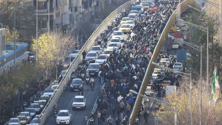 Έξι νεκροί στο Ιράν: Η τιμωρητική καταστολή και ο αναβρασμός που εξελίσσεται σε εθνική κρίση