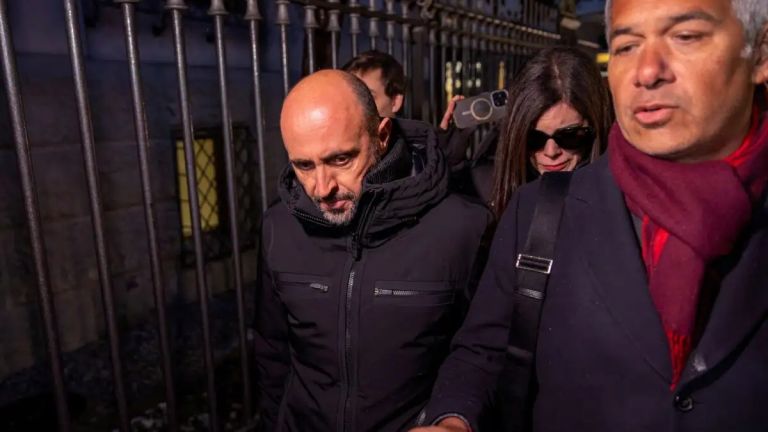 Προφυλακίστηκε ο ιδιοκτήτης του μπαρ Le Constellation στο Κραν Μοντανά στην Ελβετία για τη φονική πυρκαγιά