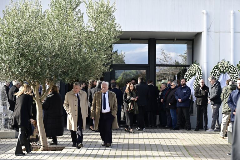 Ριτσώνα: Τελευταίο αντίο στον Γιώργο Παπαδάκη από φίλους, δημοσιογράφους και πολιτικούς