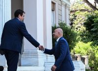 Δένδιας vs Καιρίδης: Το ‘κουκλίτσα μου’ που άναψε φωτιά στο εσωκομματικό παρασκήνιο της ΝΔ